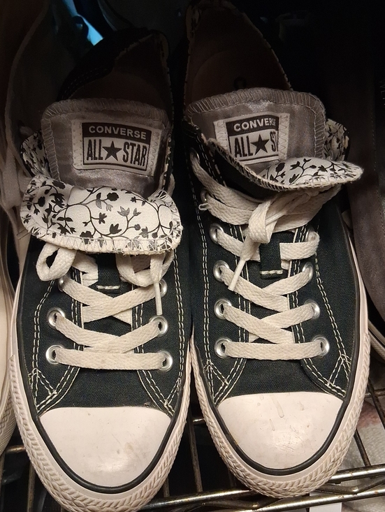 Converse Shoes - Converse Low Tops Floral Lined Sneakers Black Womens 8